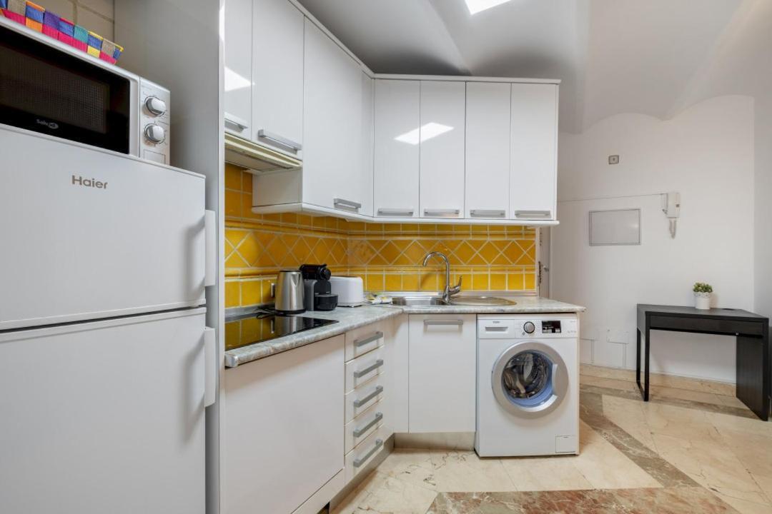 2 Bedroom 1 Bathroom Furnished - Sol - Cozy Vintage - Mintystay Madri Exterior foto